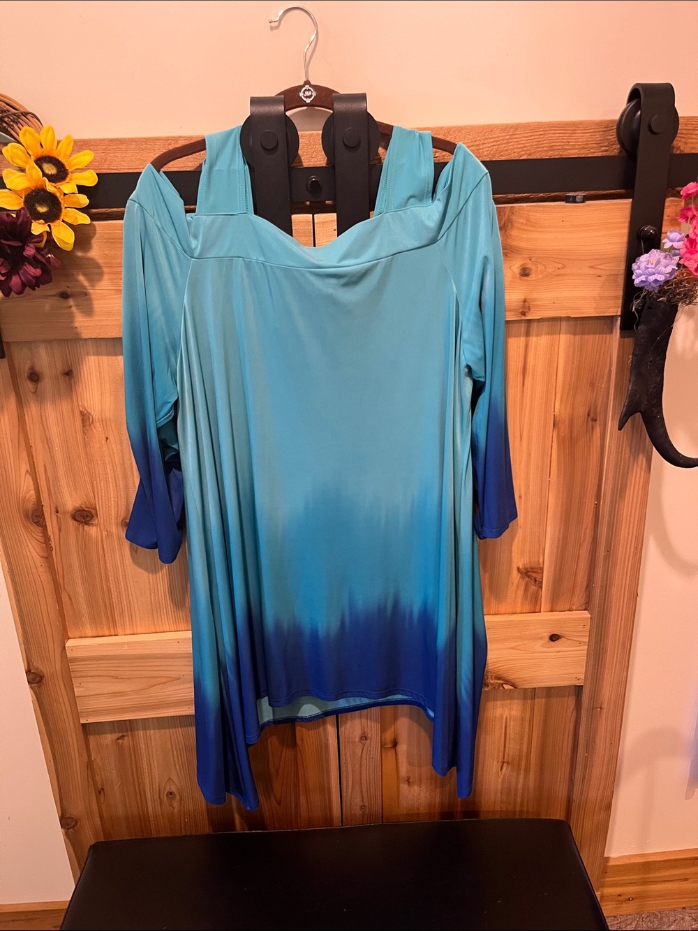 Pretty Woman Women's Ombre Cold-Shoulder Tunic - Teal to Blue